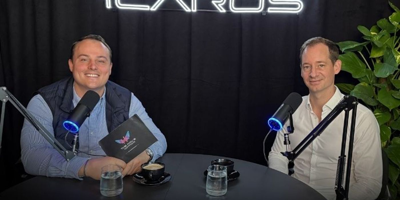 Johannes Scholl und Julian Reich im Podcast Studio